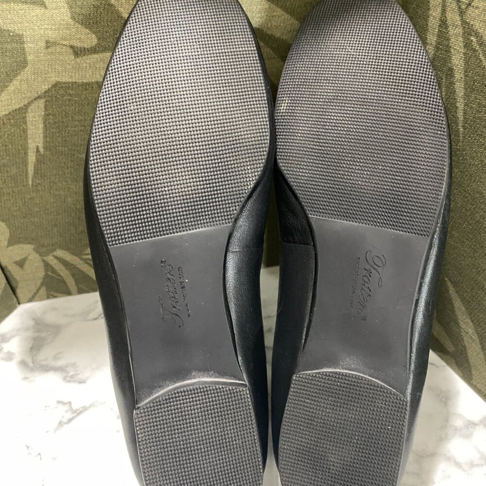 EUC Trotters Black leather flats ~sz 8 1/2 - Picture 4 of 9
